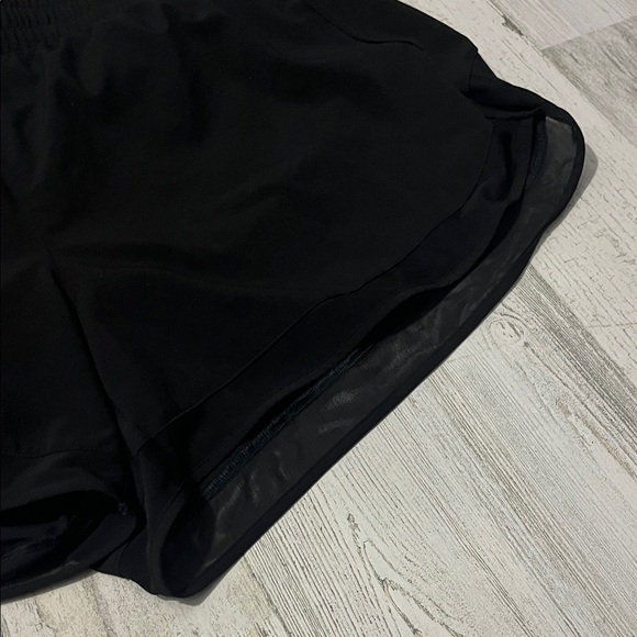 Athleta Mesh Racer Run 4” Shorts Size XL - Picture 7 of 11